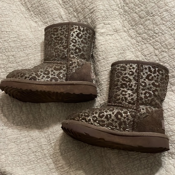 UGG toddler cheetah print boots - Picture 2 of 5